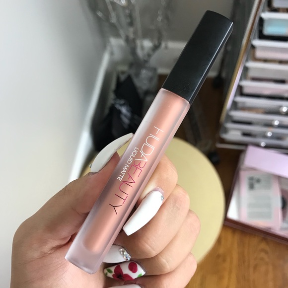 Bikini Lipstick Nwt Beauty Babe Huda Liquid 0wPN8knOX
